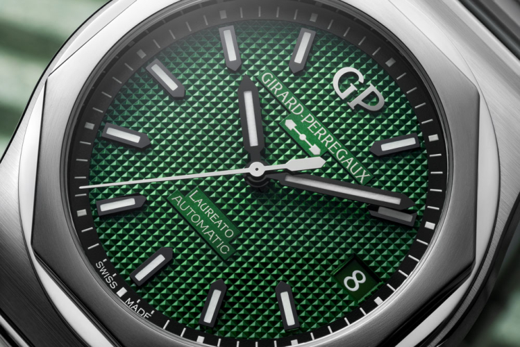 detail Girard-Perregaux Laureato 42mm 81010-11-3153-1CM
