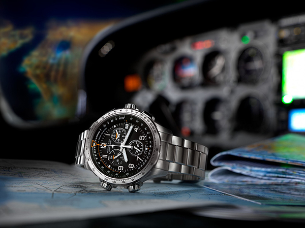 detail Hamilton Khaki Aviation X-Wind GMT Chrono Quartz H77912135