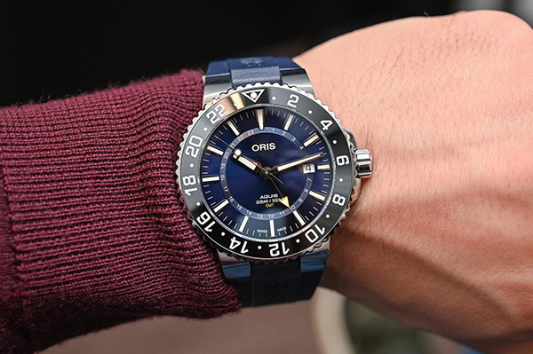 detail Oris Aquis GMT Date 01 798 7754 4135-07 4 24 65EB