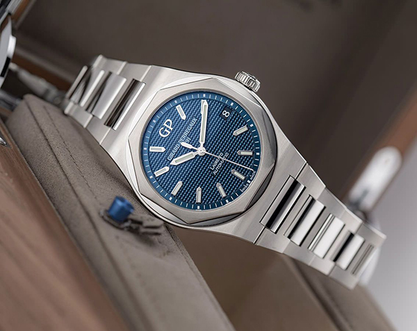 detail Girard-Perregaux Laureato 81010-11-431-11A
