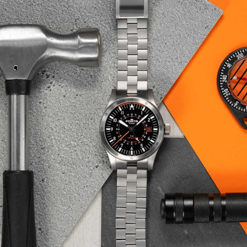 detail Fortis Flieger F-43 Triple-GMT F4260000