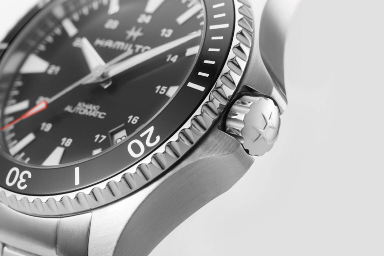 detail Hamilton Khaki Navy Scuba Auto H82335131