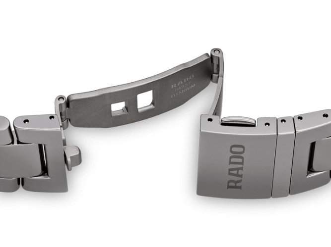 detail Rado Captain Cook High-Tech Ceramic Diver R32144202