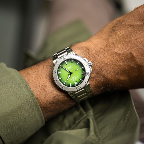 detail Oris Aquis Payoon Limited Edition 01 400 7763 4117-Set