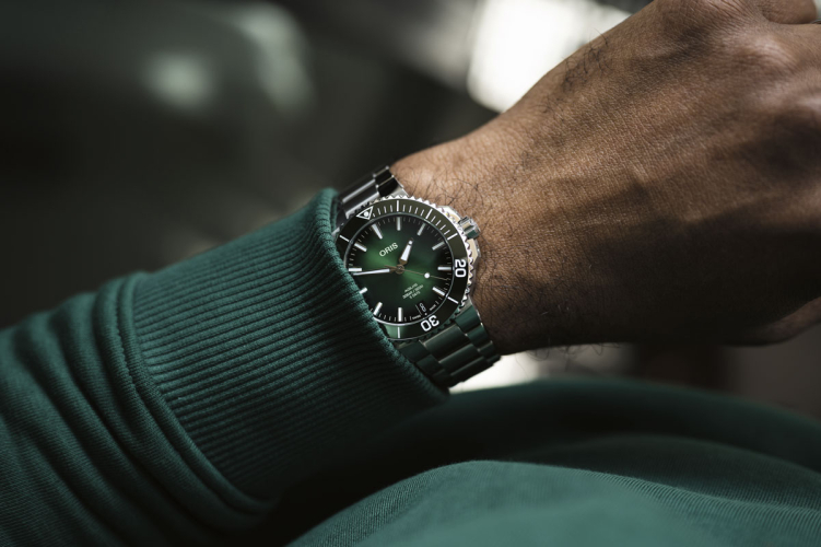 detail Oris Aquis Date Calibre 400 01 400 7769 4157-07 8 22 09PEB