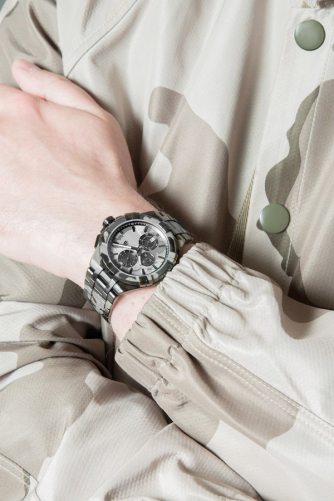 detail Maurice Lacroix Aikon Chronograph Camouflage 44mm AI1018-PVB02-336-1