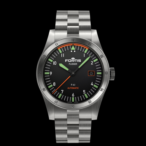 detail Fortis Flieger F-41 Automatic on Block Barcelet F4220008