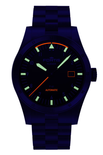 detail Fortis Flieger F-41 Automatic on Block Barcelet F4220008