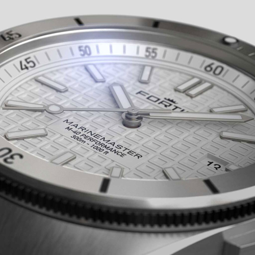 detail Fortis Marinemaster M-40 Snow White on Horizon Strap F8120009
