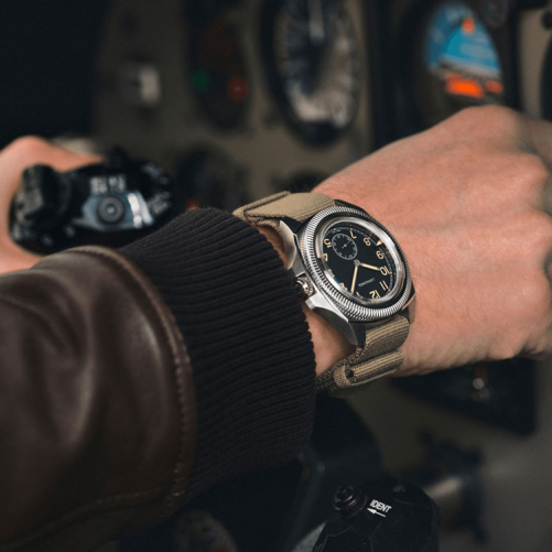 detail Longines Pilot Majetek L2.838.4.53.9