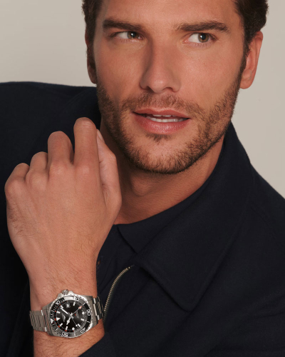 detail Longines HydroConquest GMT L3.790.4.56.6
