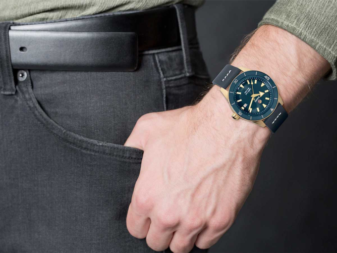 detail Rado Captain Cook Automatic Bronze R32504205