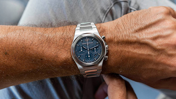 detail Girard-Perregaux Laureato Chronograph 81020-11-431-11A