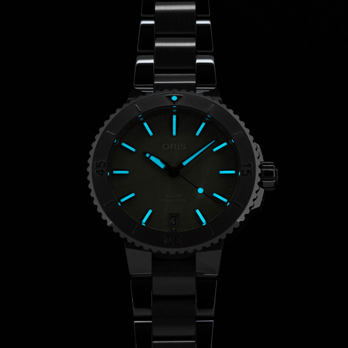 detail Oris Aquis Date 01 733 7770 4157-07 8 18 05P