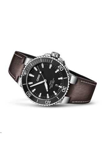 detail Oris Aquis Date 01 733 7730 4124-07 5 24 10EB