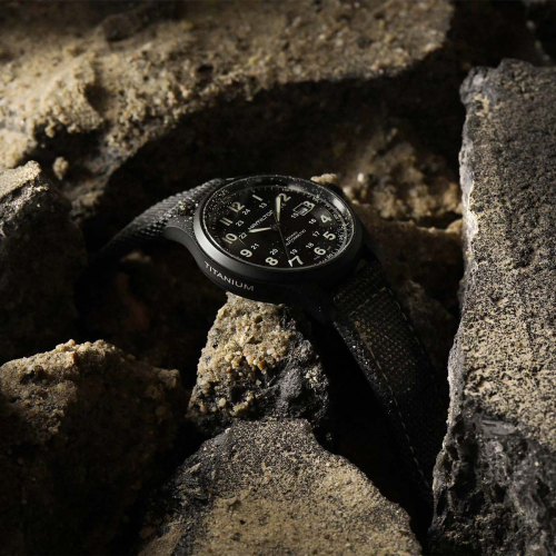 detail Hamilton Khaki Field Titanium Automatic H70575733