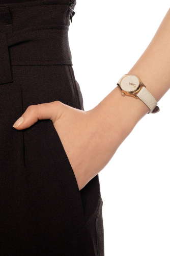 detail Gucci G-Timeless YA126580A